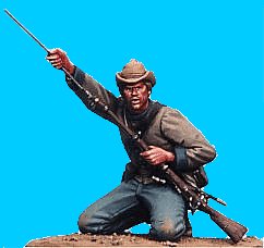 C39 - Confederate infantry on knees ramming charge. 54mm Confederate infantry (unpainted kit) -EN STOCK