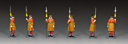 CE095 - Yeoman of the Guard with Partisan (Standing at Attention) 
