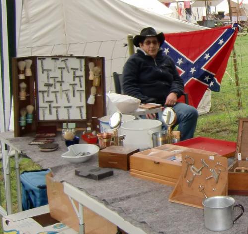 Chièvres 2016 - American Market - Stand de Georges et Cécile Motte - Au rasoir d Antan