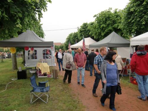 Chièvres 2016 - American Market - journée du dimanche, la foule commence à arriver