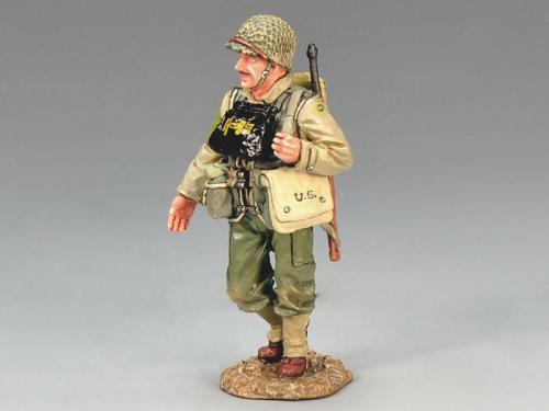 DD134 - US Marching Officer with Carbine
