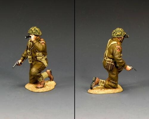 DD337(B) - Kneeling British Officer (with Sand Base) 