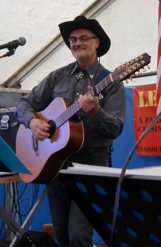 Erquelinnes 2015 - Country Wind avec Francis à la guitare 