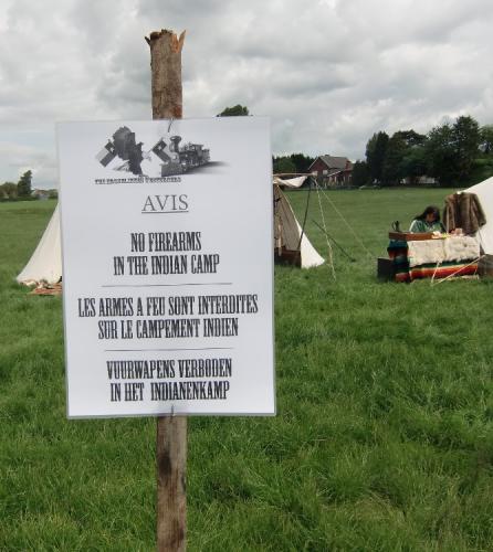 Erquelinnes 2015 - No Fire Arms in the Indian Camp