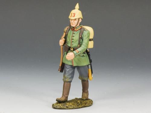 FW110 - German Marching Rifleman with Helmet