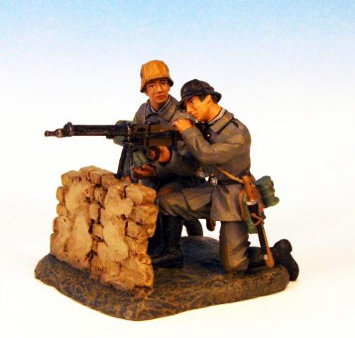 GST.3 - Maxim MG 08 crew firing, over wall, 2 German figures