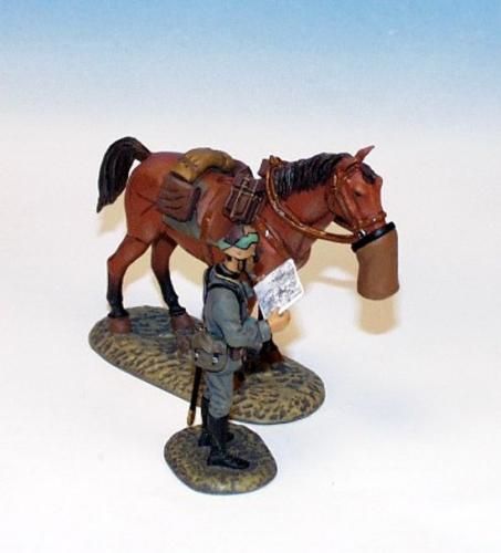 GWW.4 -  German Officer looking at map, dismounted, with standing horse 