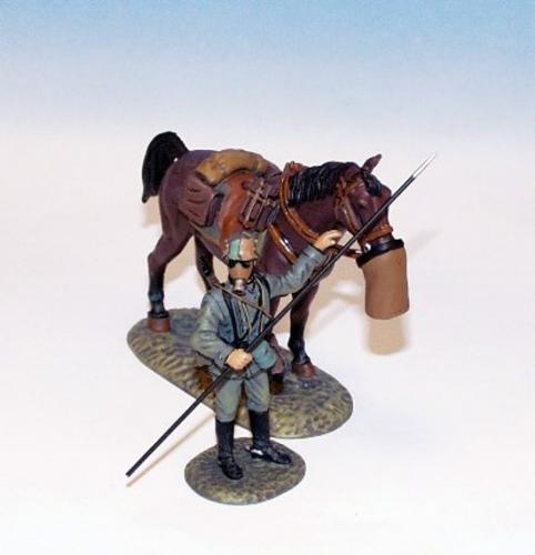 GWW.5 - German Trooper holding horse, dismounted