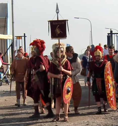 Gouy-lez-Piéton 2014 - Arrivée des romains dans le camp