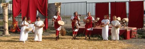 Gouy-lez-Piéton 2014 - Dionisiacorum - Musiciens et danseuses