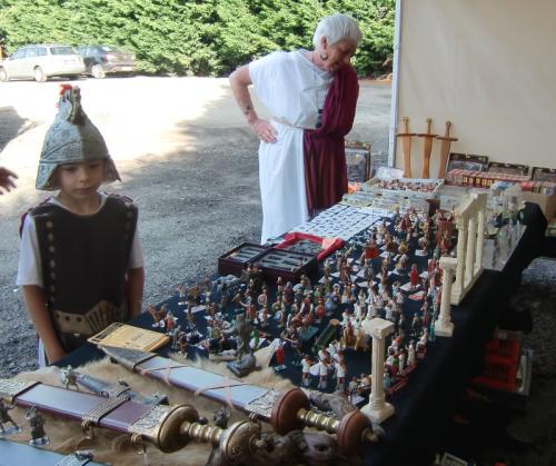 Gouy-lez-Piéton 2014 - Stand du Royaume du Soldat - public toute génération confondue