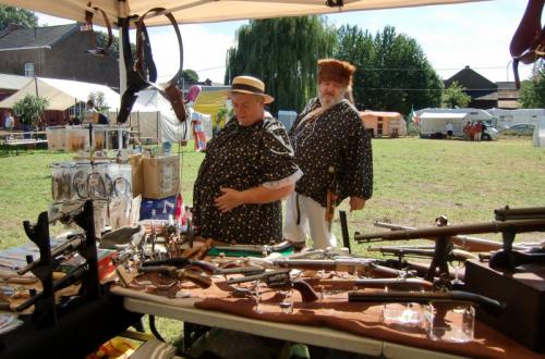 Havré 2015 - Stand du Royaume du Soldat, couple de trappeurs