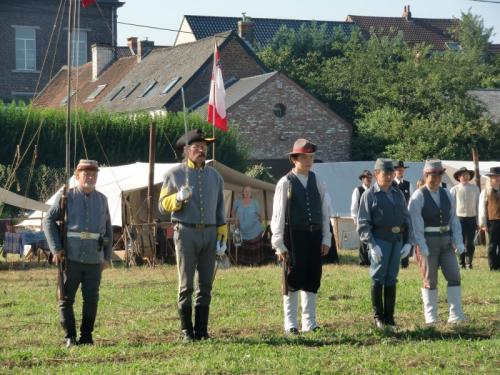 Havré 2015 - levée des couleurs Sud, garde à vous