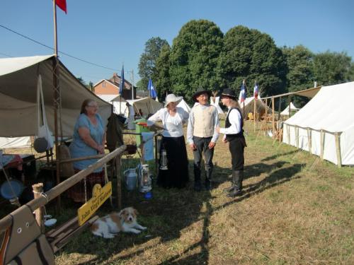 Havré 2015 - tente du Major General Matthews, un brin de causette