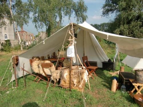 Havré 2016 - campement - tente de Serge et Isa, cheyennes des grandes plaines, amis des Sioux Lakota 