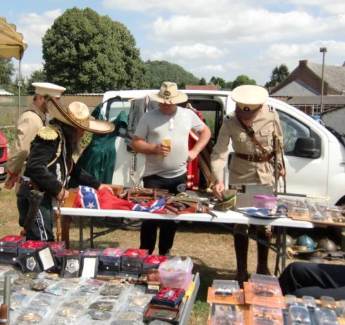 Havré 2016 - stand brocante et les Mexicains 