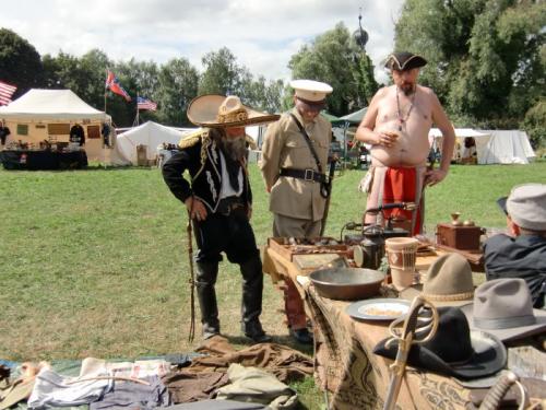 Havré 2016 - stand brocante et les mexicains