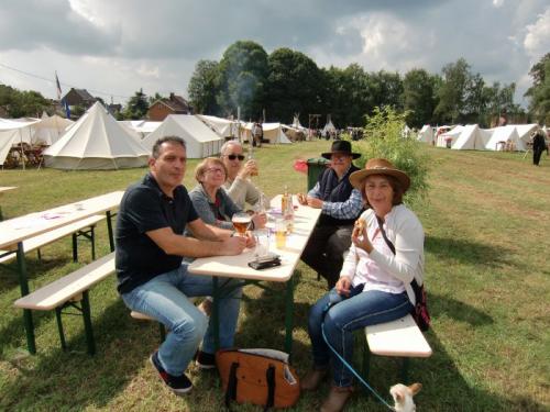 Havré 2017 - réunion entre amis au saloon