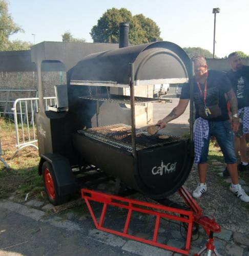 Havré 2018 - Le BBQ-locomotive de l'ASBL Cancer 7000, Chooo..... Chooo, cà grille