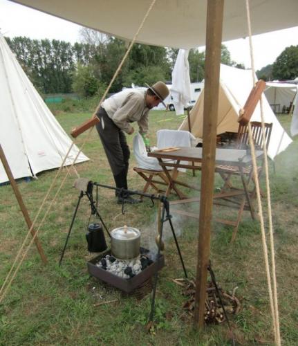 Havré 2019 - Camp ... Charles-François prépare la soupe de midi