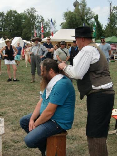 Havré 2019 - le coiffeur et le coiffé