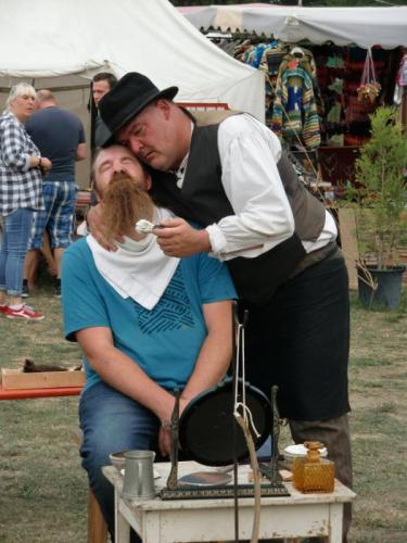 Havré 2019 - le coiffeur et le coiffé ... ou le barbier d'Havré