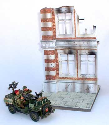 JG Miniatures - AH1c - Arnhem House Section C (bâtiment de gauche) - diorama avec figurines et véhicule King and Country