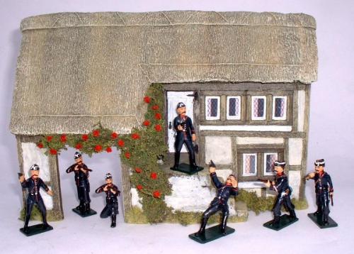 JG Miniatures - C04 - Thatched farm 1-32 avec gendarmes belges (14-18) de JLD Miniatures