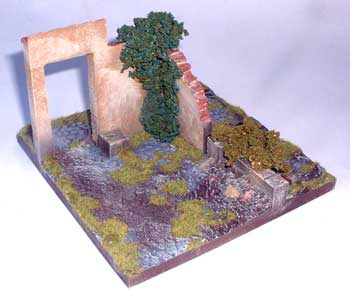 JG Miniatures - EB5 - Ruined Garden Corner