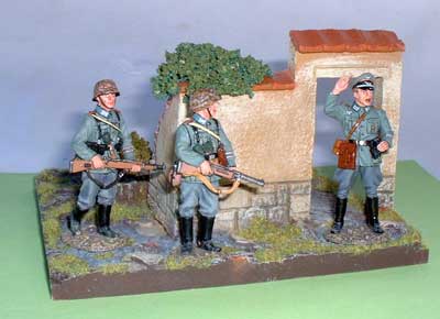 JG Miniatures - EB5 - Ruined Garden Corner - diorama avec figurines de King and Country au 1-30ème