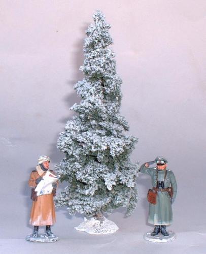 JG Miniatures - S05a - Small Winter Fir (sapin enneigé) - diorama avec figurines King and Country au 1-30ème