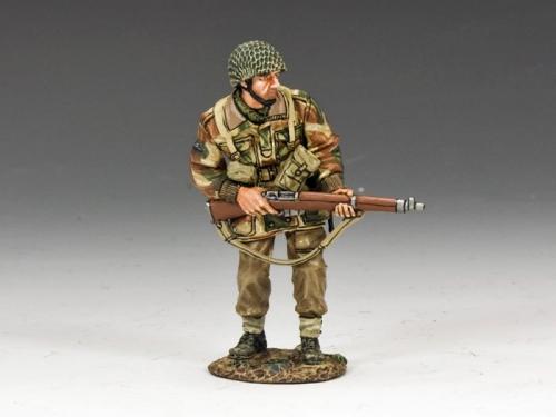 MG037(P) - Advancing with Rifle