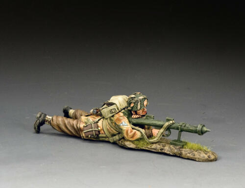 MG094 - Lying Prone Para with PIAT 