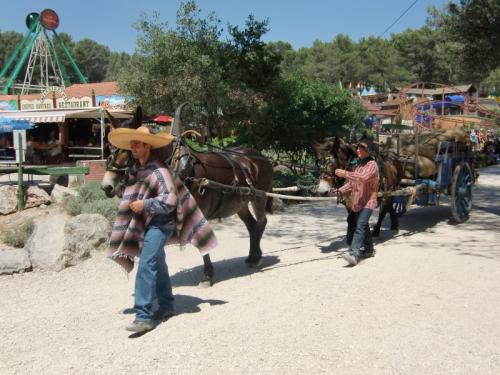 OK Corral - parade en rue charrette marchandises mexicaine