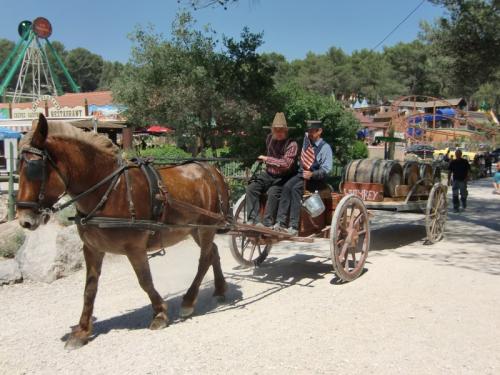 OK Corral - parade en rue charrette tonneaux