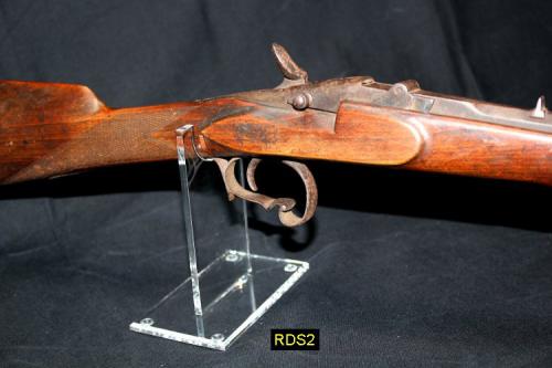 RDS2 - Low Rifle Display Stand - Support en acrylique transparant avec fusil 9 mm (12 X 6,5 X 12 cm) - EN STOCK