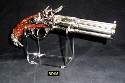 RDS5 - Pistol Stand - présentoir pour armes de poing avec un pitolet de la firme DENIX - EN STOCK