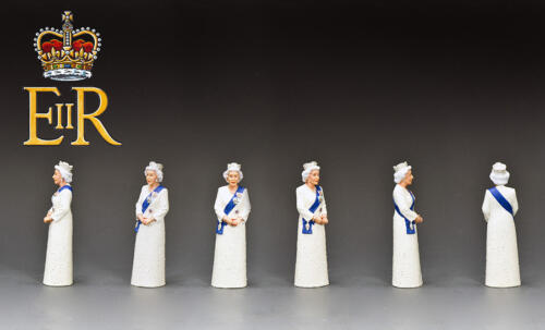 TR013 - Queen Elizabeth II in State Attire - disponible début juillet