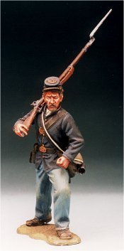 U20 - Attacking - Rifle over shoulder. 54mm Union infantry (unpainted kit) - EN STOCK