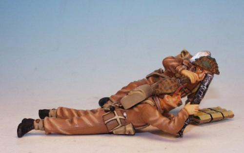 WBI6 - British Army '44, 2' mortar crew figure lying firing