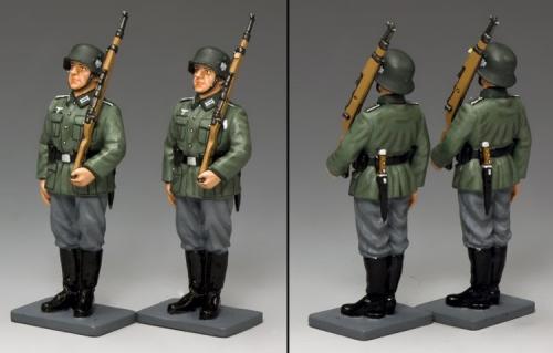 WH-S01 - Standing at Attention set of two German soldiers