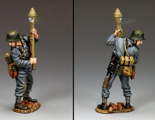 WH076 - Standing Ready with Panzerfaust