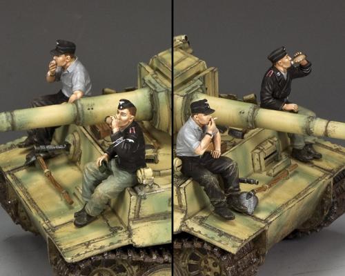 WS354 - Relaxing Panzer Crewmen 