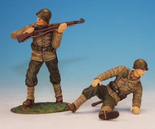 WUSI7 - United States Army '44, 1 wounded and 1 fighting infantrymen